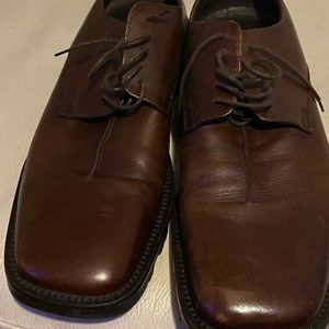 SIZE 10.5. Kenneth Cole. Very gently PREOWNED Kenneth Cole brown shoes